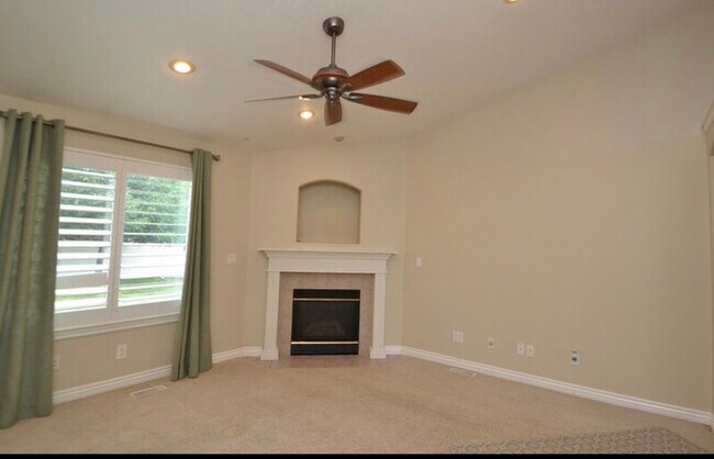 Building Photo - 10102 Tranmere Ave