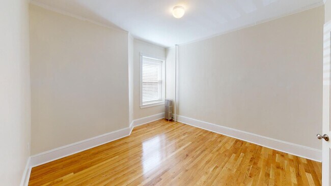 Foto del edificio - 2 Bedroom Split on Beacon St. No brokers F...