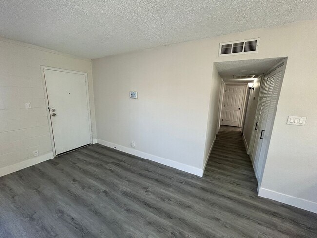 Building Photo - Single story home recently remodeled and centrally located.
