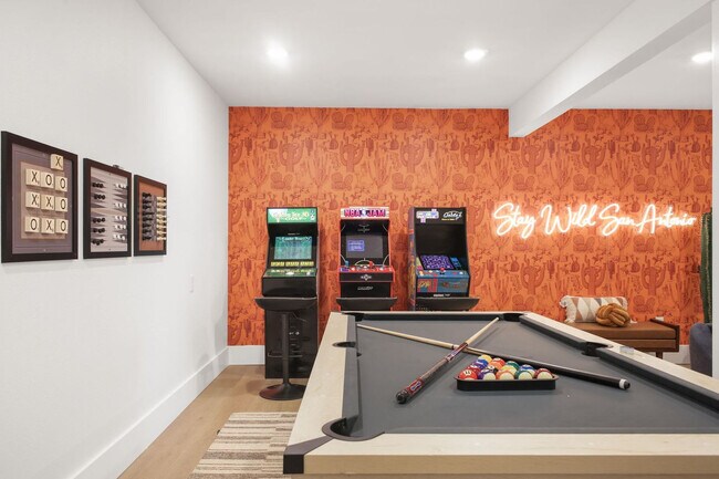 Building Photo - 5410 King Richard St