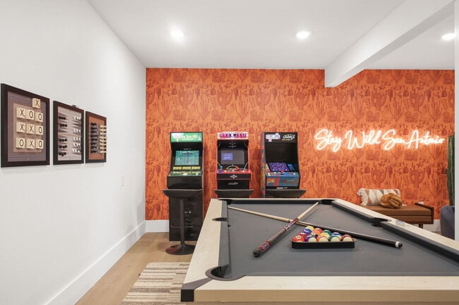 Building Photo - 5410 King Richard St