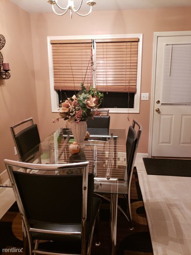 Foto del edificio - 3 br, 1.5 bath  - Valley Green