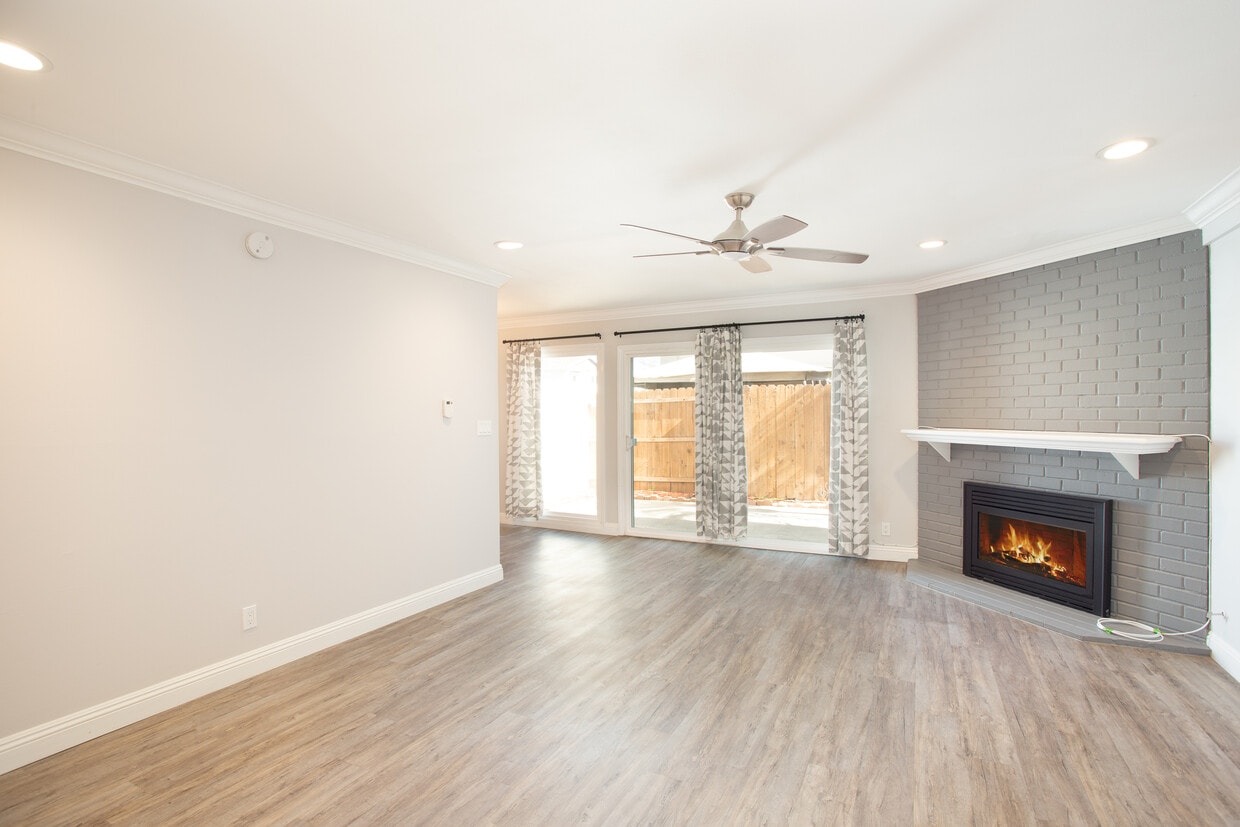 1741 Tustin Ave Unit 27, Costa Mesa, CA 92627 Condo for Rent in Costa