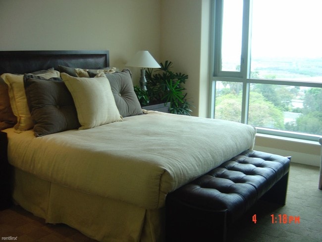 Building Photo - 2 br, 2 bath Apartment - 5041 Scholarship