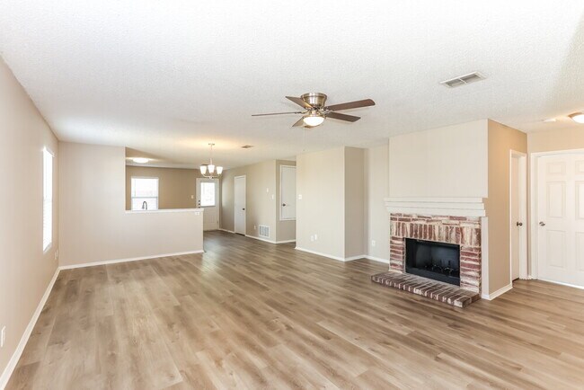 Foto del edificio - 8761 Stonebriar Ln