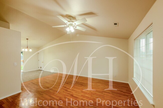 Foto del edificio - 337 NE Kingwood Pl