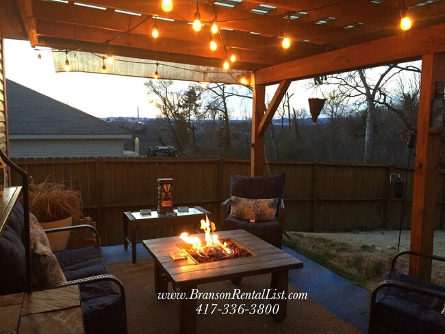 Foto del edificio - 3BR Home with Fenced in backyard