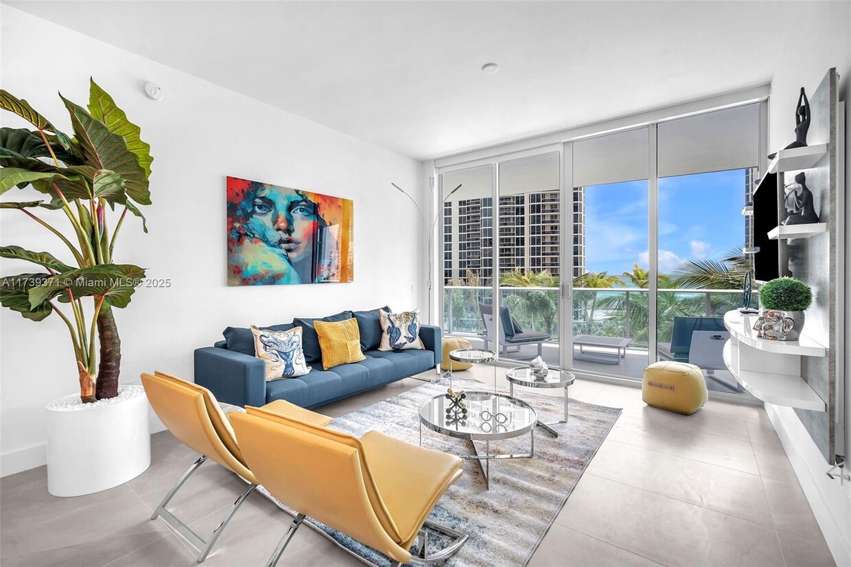 Foto principal - 17550 Collins Ave