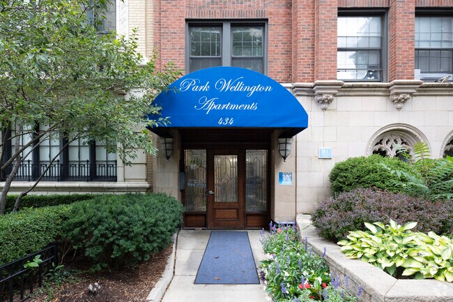 Entrada - Park Wellington Apartments
