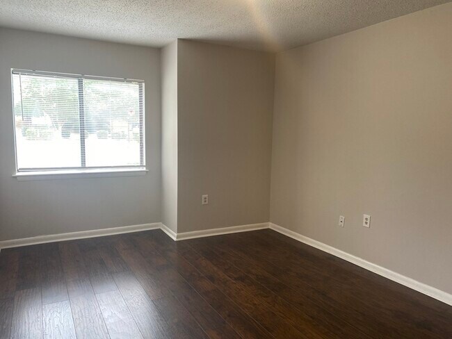 Building Photo - 4809 Spring Lake Dr