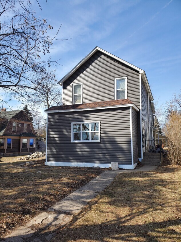 Primary Photo - Triplex Upper Unit - Available for Rent