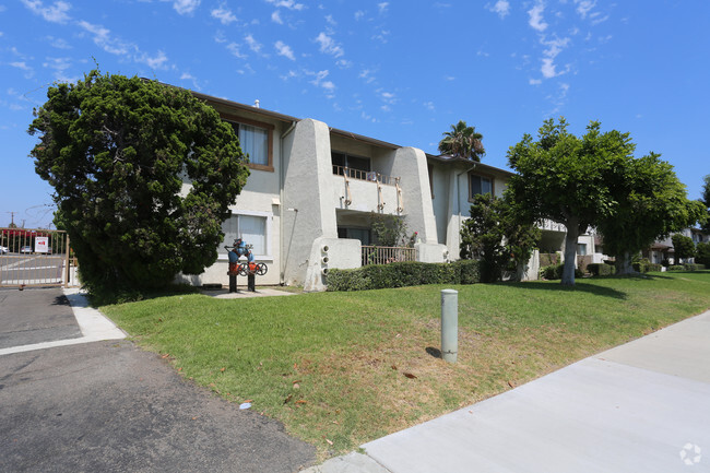 Building Photo - Crown Villa Apartments