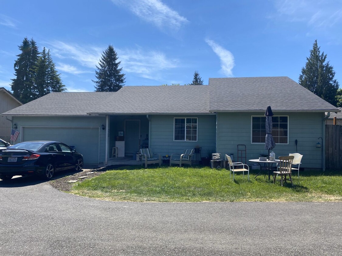 Primary Photo - 5509 NE 30th Ave