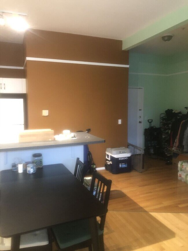Photo du bâtiment - 2 Bed, 1 Bath unit in Beltline