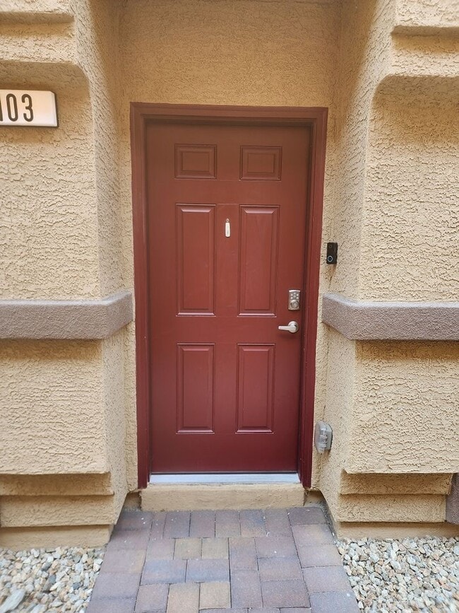 Building Photo - 4660 Blaise Dr