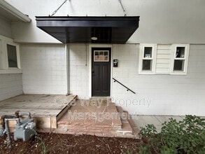 Building Photo - 1010 8th St