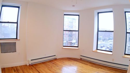 Building Photo - 301 W 151st St