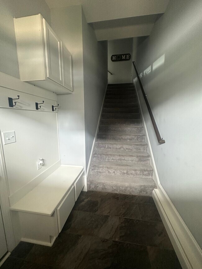 Foto del edificio - 2024 Mountain Ash Ln