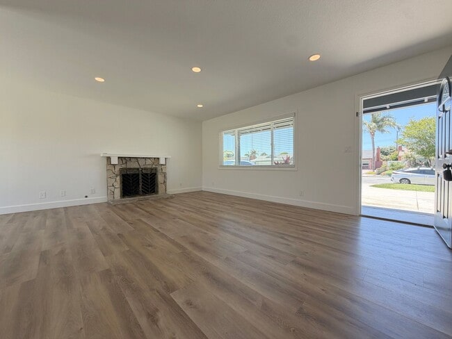 Building Photo - Experience the coastal breeze and the quiet charm of Hawaii Lane.