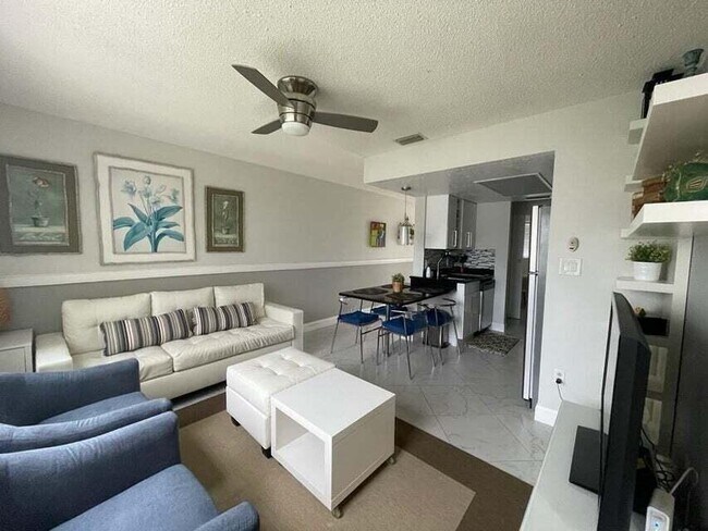 Foto del edificio - 524 Beach Park Ln