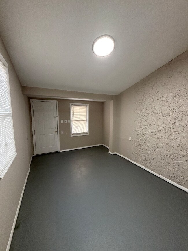 Building Photo - 424 Emerald St