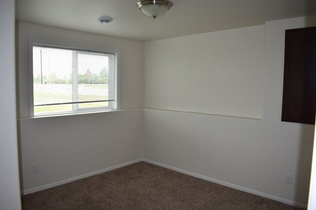 Building Photo - 3 Bed 3 Bath Twin Home