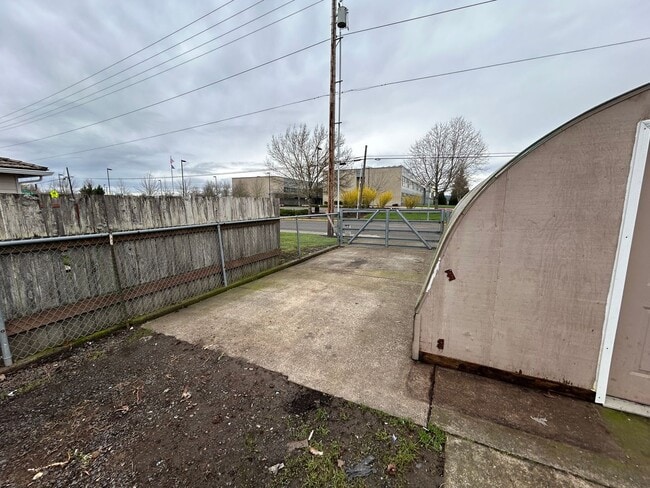 Building Photo - WES410/416