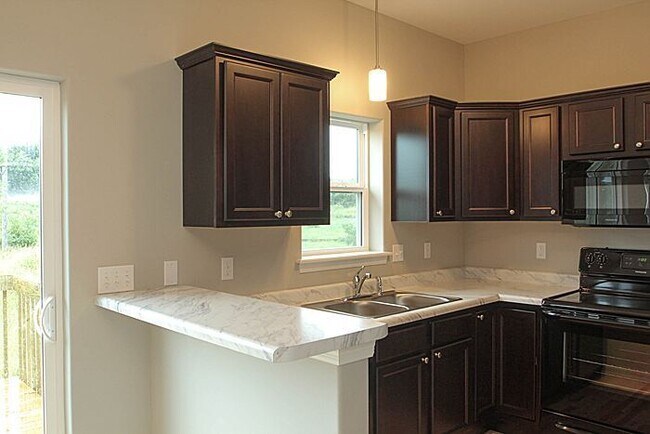 Foto del edificio - 4 Bedroom, 3 bath close to University.