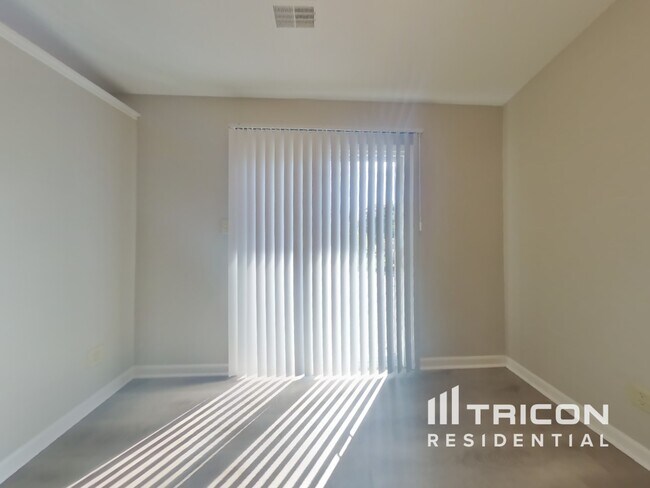 Foto del edificio - 903 Moonlight Ct
