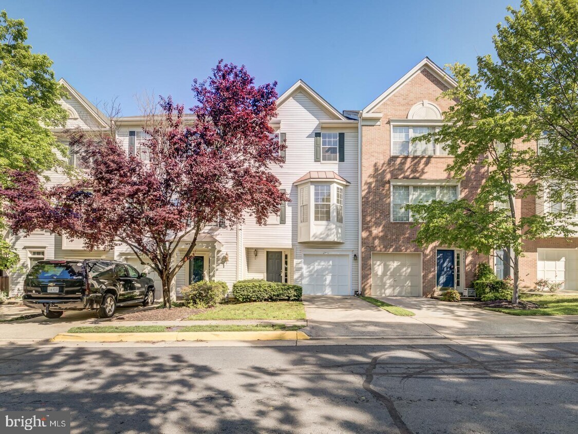 2441 Clover Field Cir, Herndon, VA 20171 Townhome Rentals in Herndon