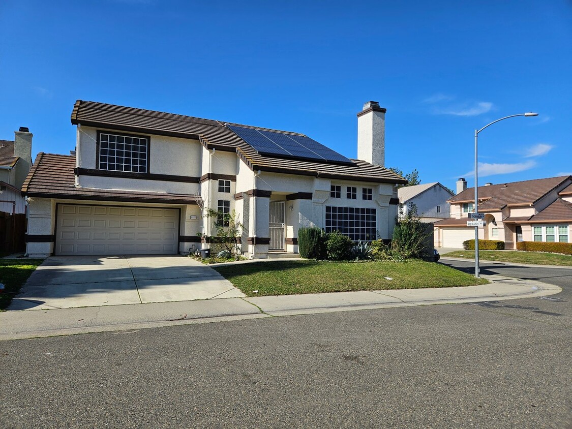 Primary Photo - Beautiful Home for Rent