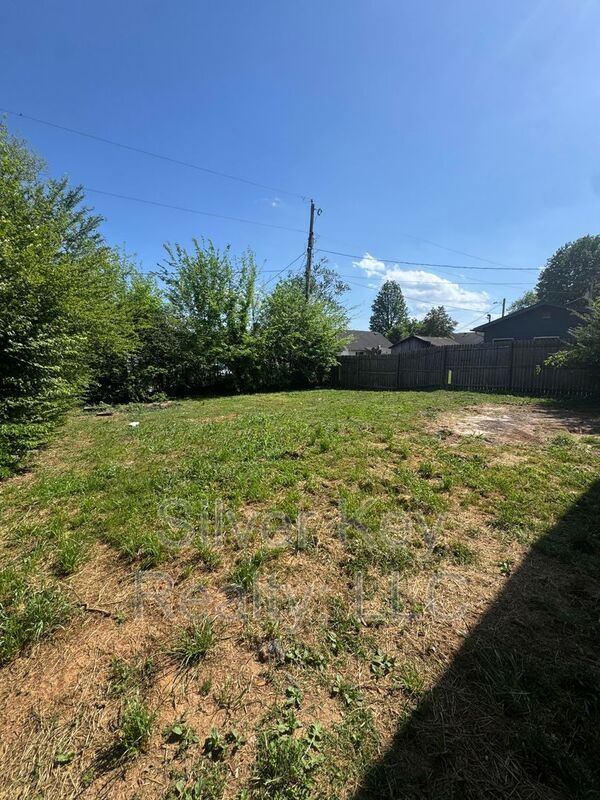 Foto del edificio - 1005 Moore St