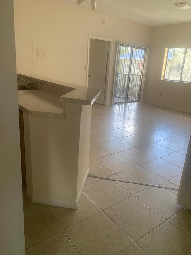 Foto del edificio - Split plan spacious 2bed/2batj