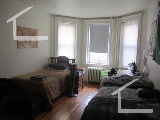 Building Photo - 1 Bed Split available NOW