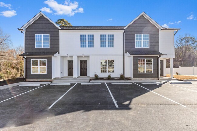 Foto del edificio - 146 Chapel Hill Rd