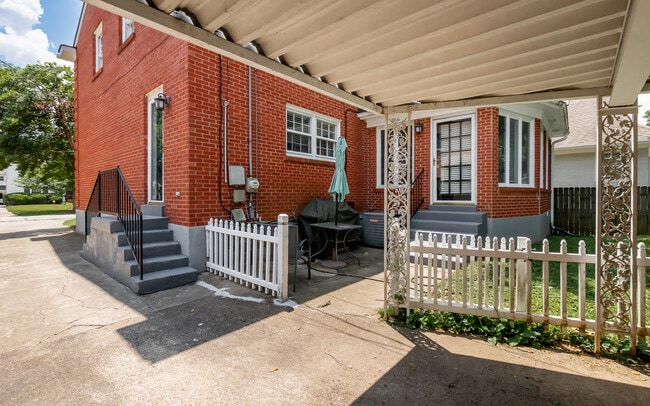 Foto del edificio - 2223 Strathmoor Blvd