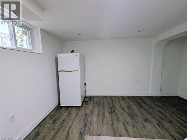 Building Photo - 174 Linden Ave