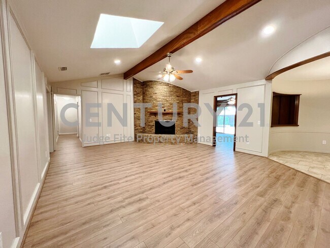 Building Photo - Updated 4/2.5/2 in Plano For Rent!