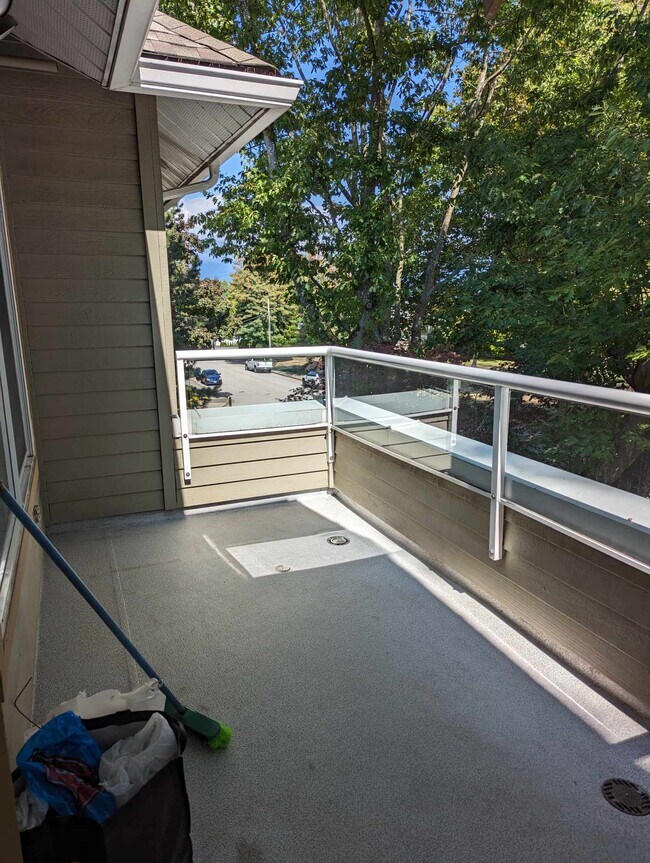 Building Photo - 5565 Inman Av