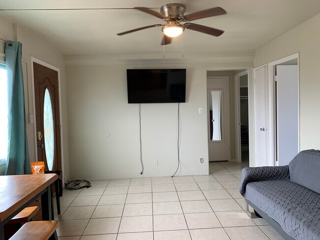 Building Photo - 68-101 Waialua Beach Rd