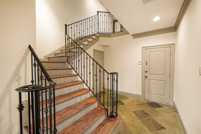 Foto del edificio - 1655 Castle Ct