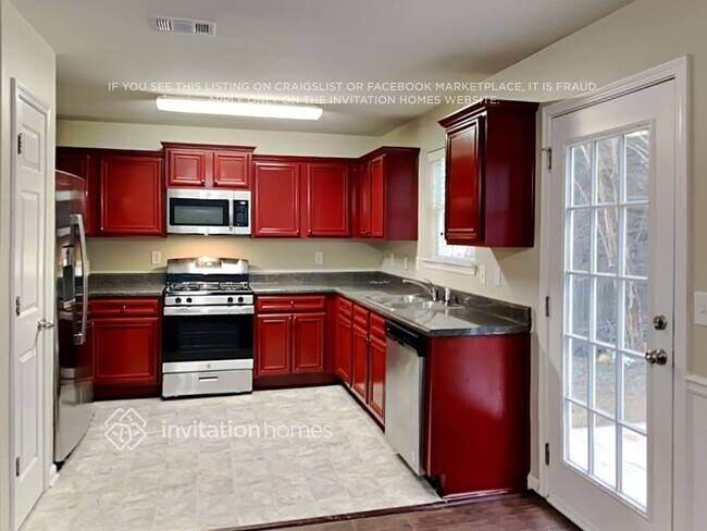 Foto del edificio - 114 Hidden Creek Dr