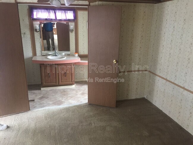 Foto del edificio - 92 Matts Ln