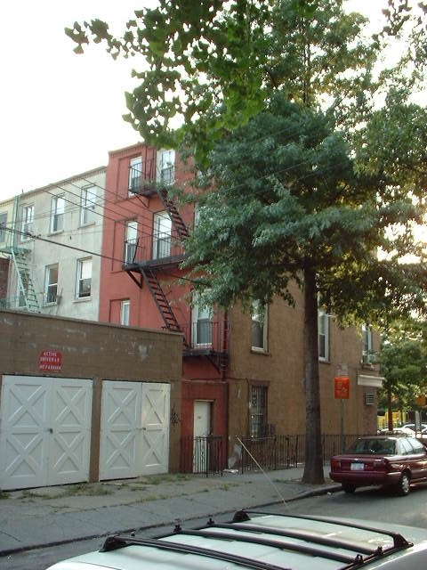 Building Photo - 543 Clinton St