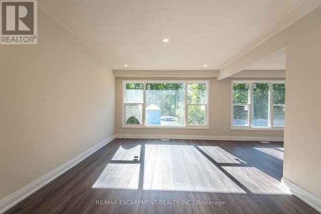 Building Photo - 308 Mt Albion Rd