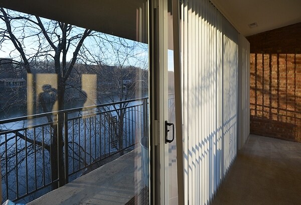 Building Photo - 6008 E Lake Dr