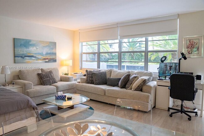 Foto del edificio - 100 Lincoln Rd