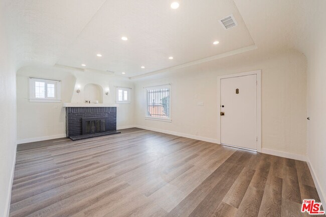 Building Photo - 1628 W 80th St