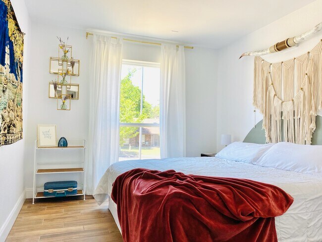 Foto del edificio - 2931 Wickersham Ln