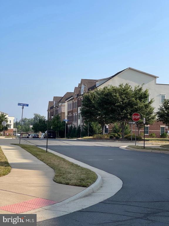 Foto del edificio - 44711 Plympton Square